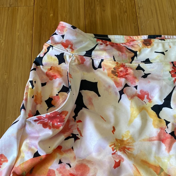 Lady Hagen skirt with shorts underneath - Picture 2 of 5